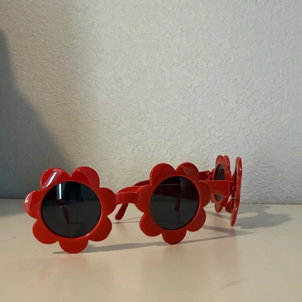 2 pairs matching Red Flower-Shaped Sunglasses